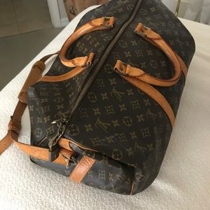 Classic, Elegant Louis Vuitton Travel Bag